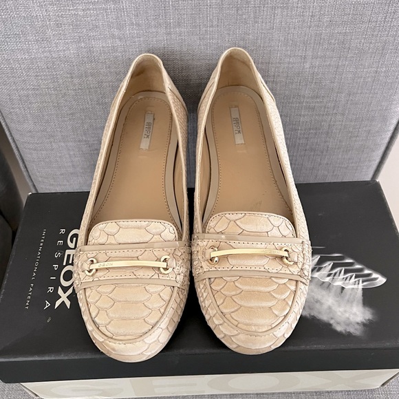 Geox Women’s python leather flats. US 8.5 (EU 38.5) - Picture 3 of 12